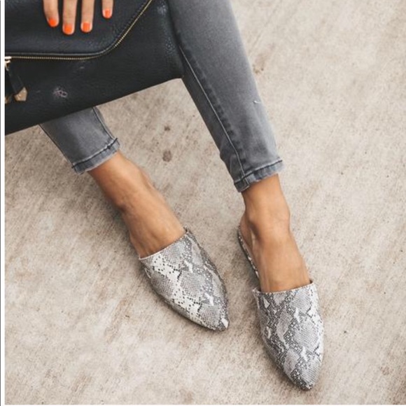 Shoes - ⚡️3RD RESTOCK⚡️SNAKE SKIN FLATS SLIP ON MULE- Shoe